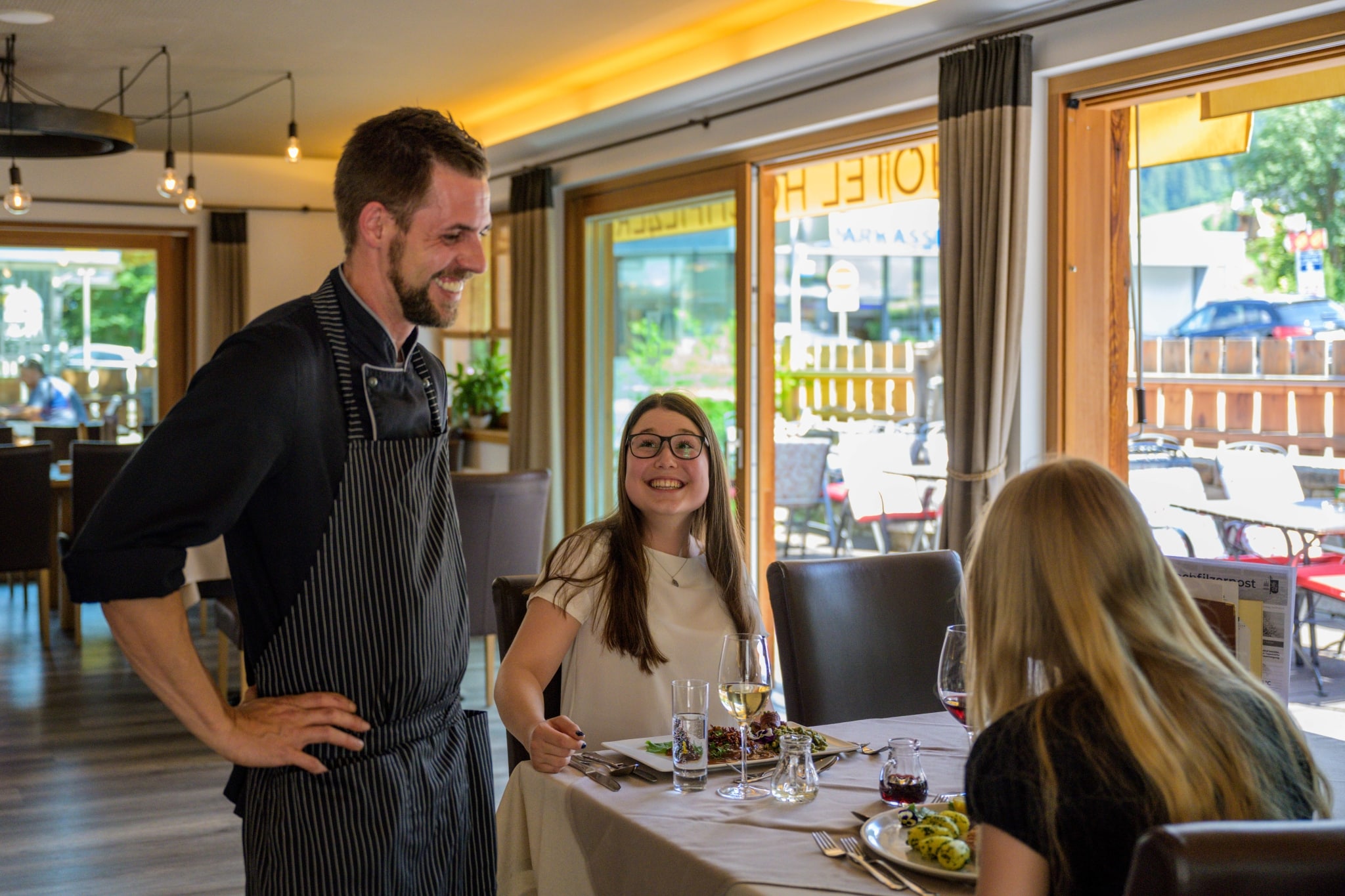 Küchenchef Hotel Hochfilzer Ellmau mit Gästen